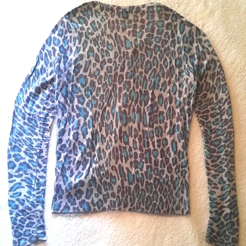 VTG Lucky Brand Long Sleeve Animal Print Cardigan Gray and Blue Size Medium - Picture 6 of 6